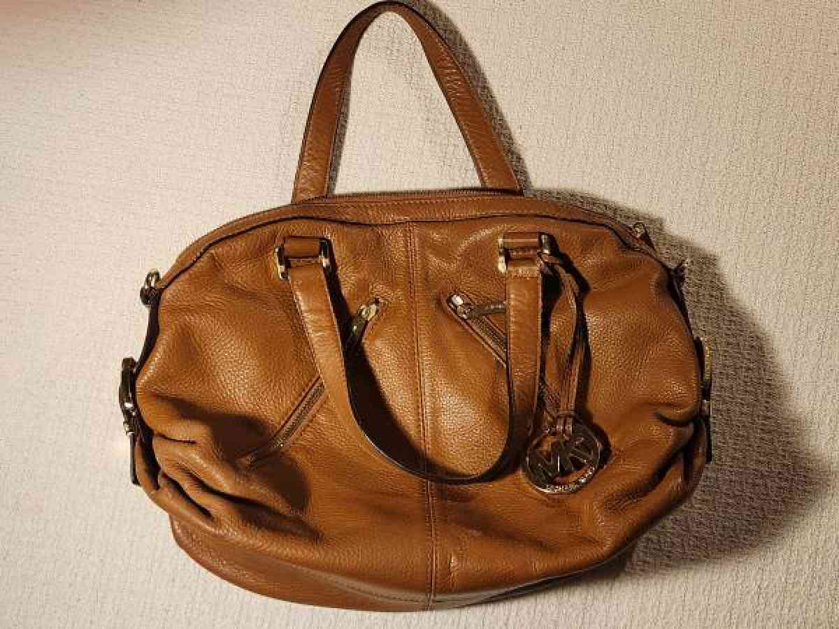 Michael Kors brown leather handbag - Clinton, Massachusetts