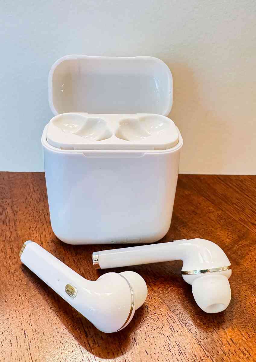 BRAND NEW Sentry Bluetooth Earbuds and Charging Cable - Falls Church, Virginia - FleaMarketBay