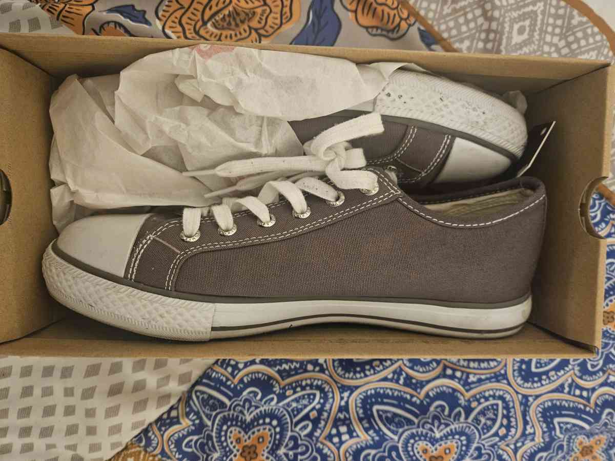Levis Stan 80 Canvas Sneakers Gray Size 7 - Chicago, Illinois - FleaMarketBay