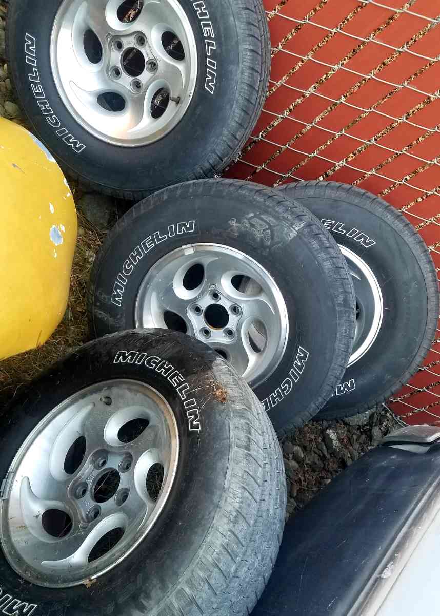 5 lug rim and tires - Sacramento, California