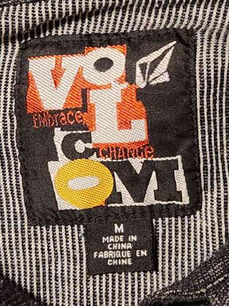 volcom plaid flannel - Clinton, Massachusetts - FleaMarketBay