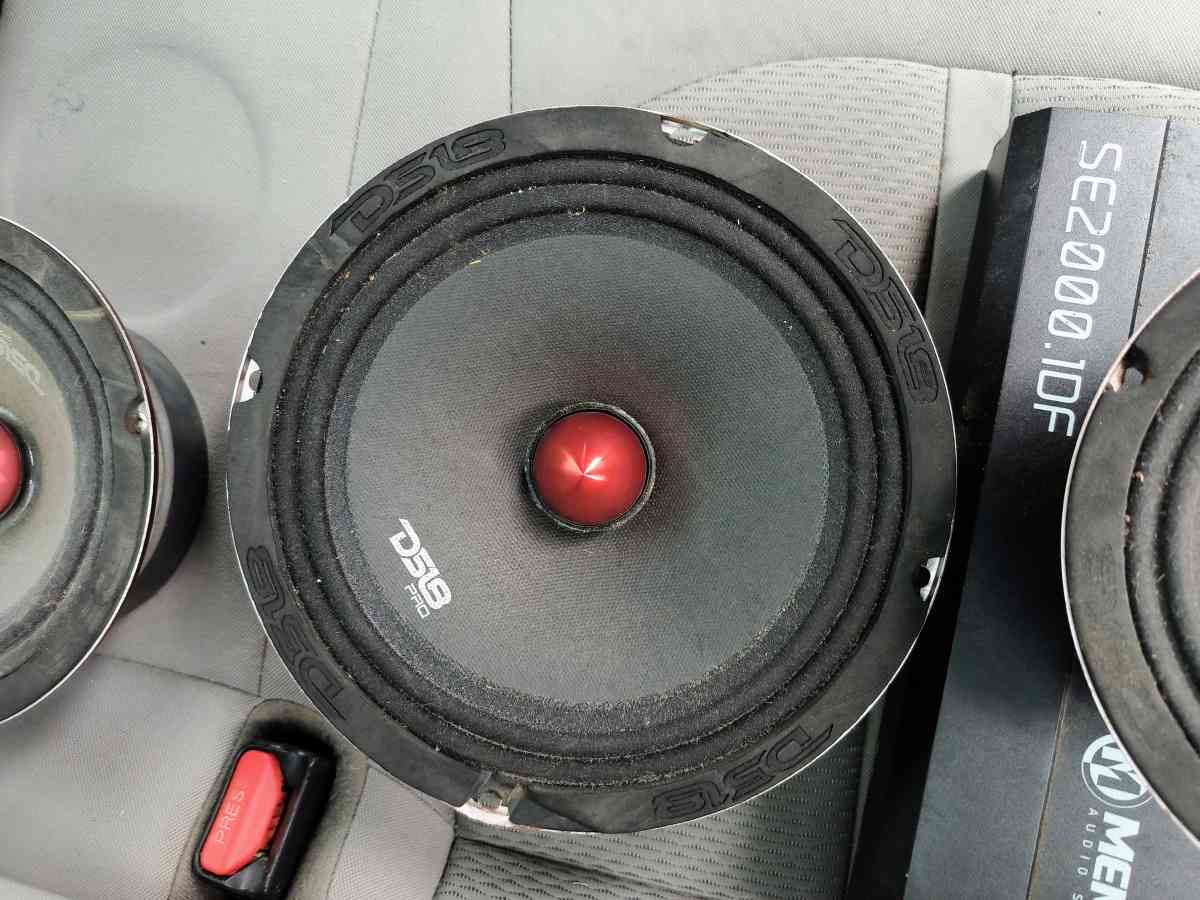 Car Audio Speakers and 2 amps - Rogers, Arkansas - FleaMarketBay