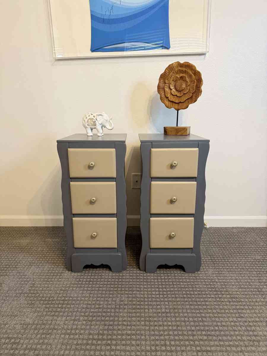 Set of Vintage Nightstands - Ridgefield, Washington - FleaMarketBay