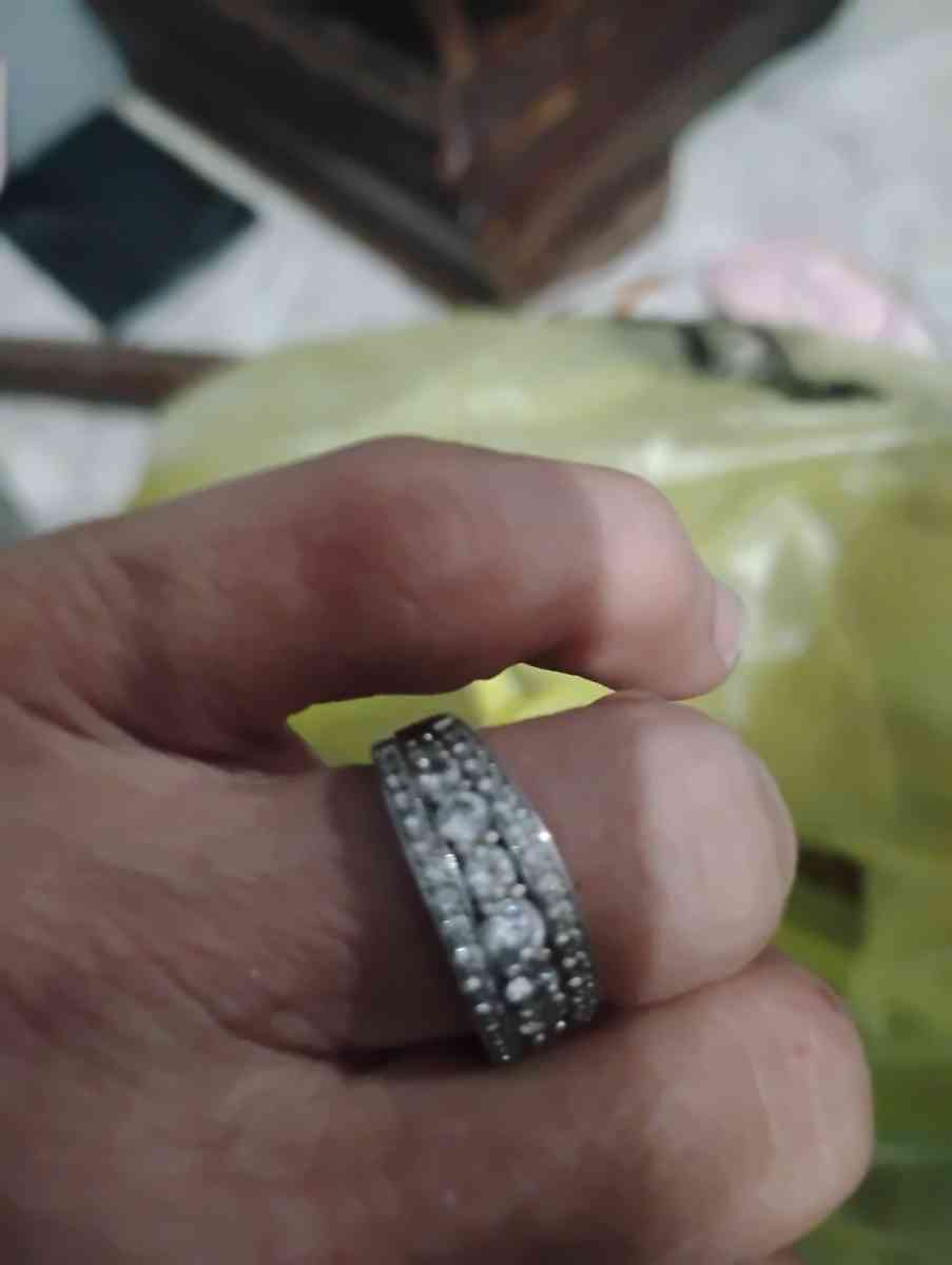 anniversary ring size 7 matches the wedding set I have here - Morse, Louisiana