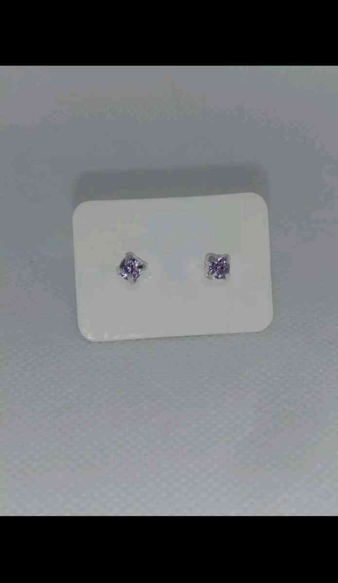6 Earrings Studs Set Medium - Roanoke, Virginia - FleaMarketBay