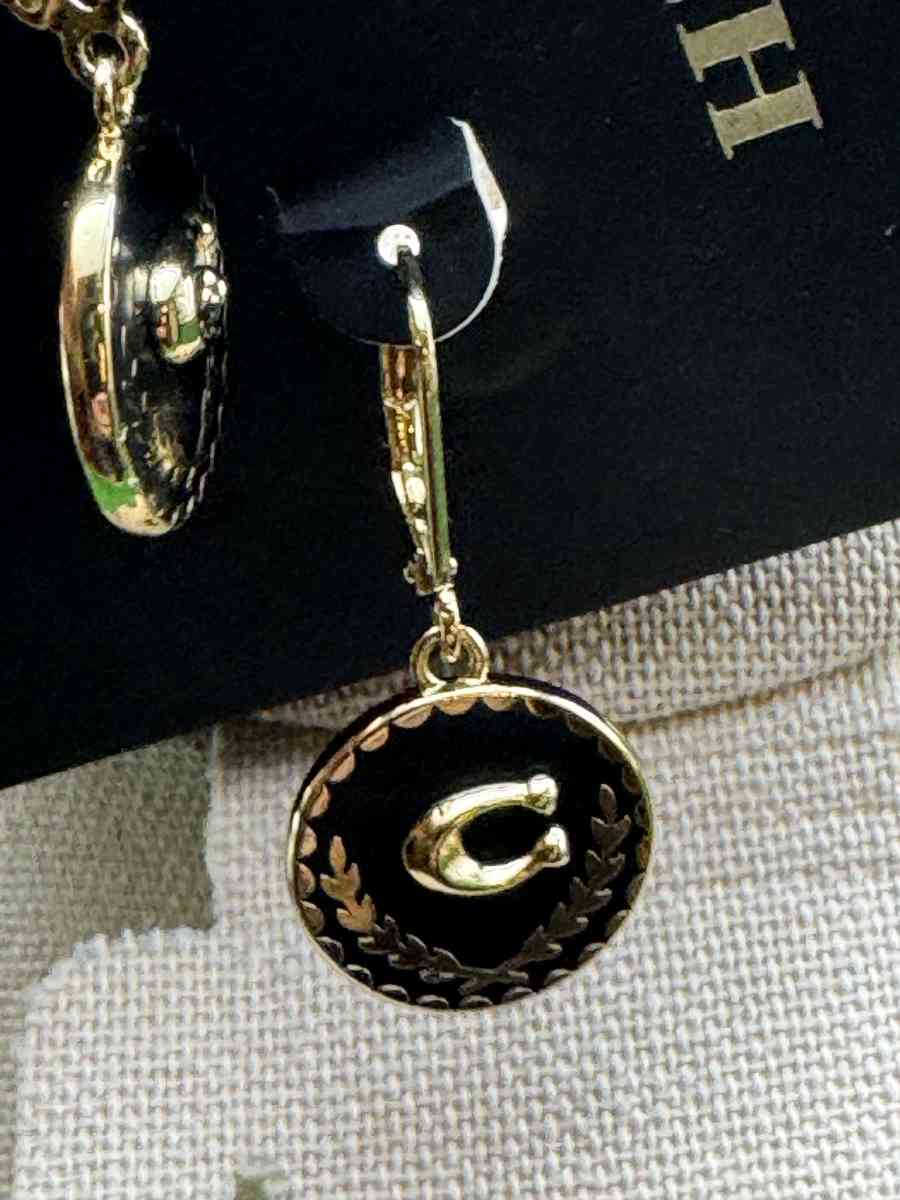 2043HCRA Beautiful Coach Classic Drop Ear Rings NWT In Origi - Gallatin, Tennessee - FleaMarketBay