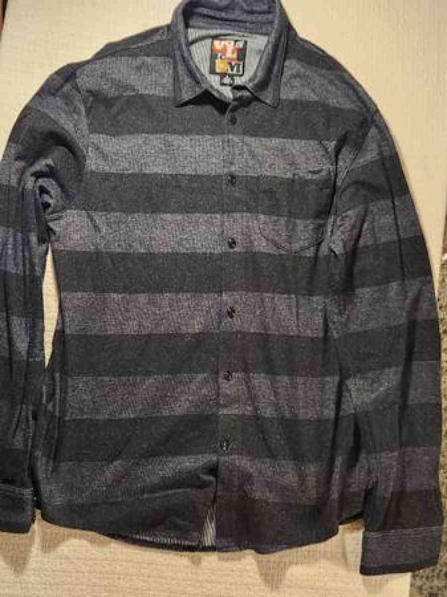 volcom plaid flannel - Clinton, Massachusetts - FleaMarketBay