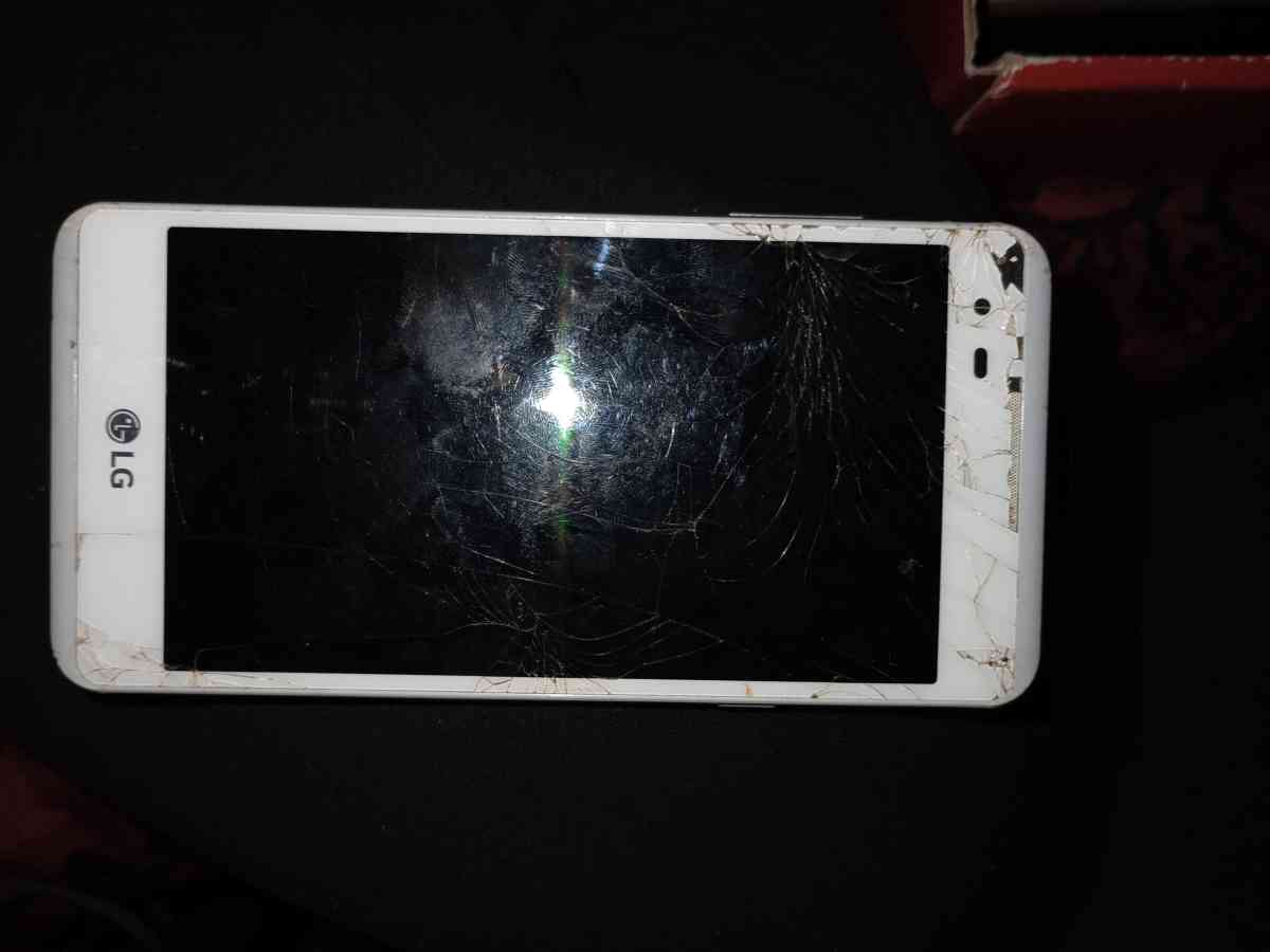 VARIOUS OLD PHONES - Morgan City, Louisiana - FleaMarketBay