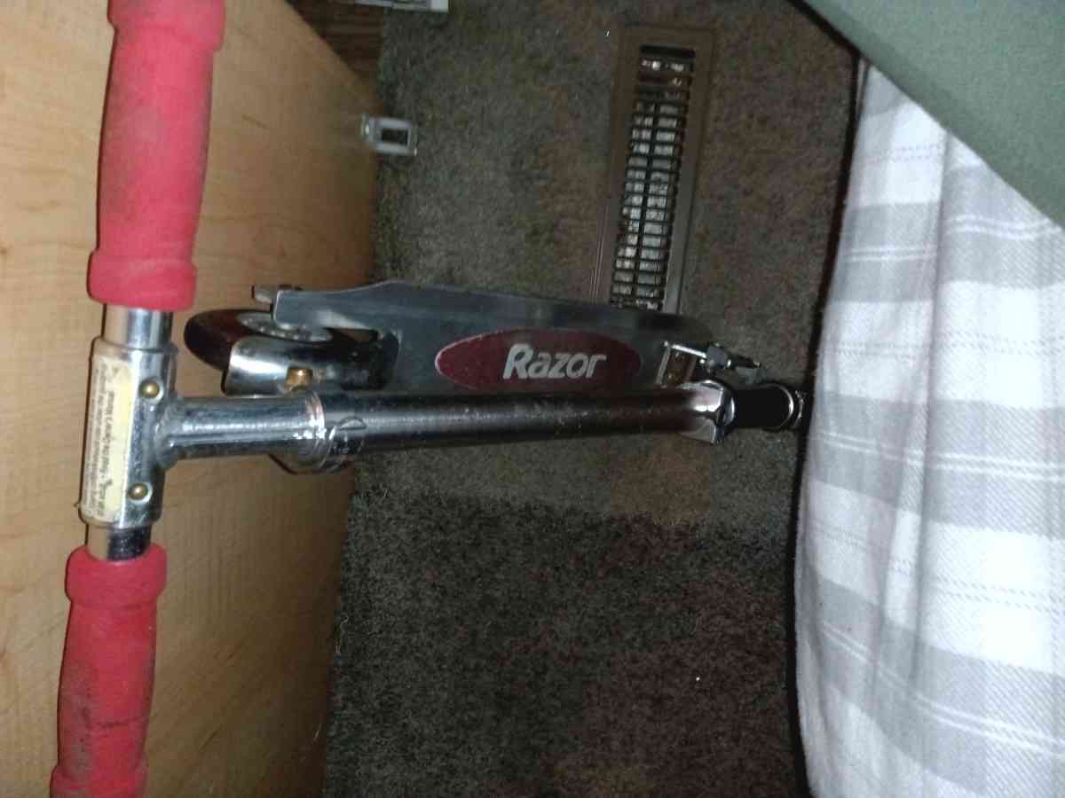 razor scooters - Sacramento, California - FleaMarketBay
