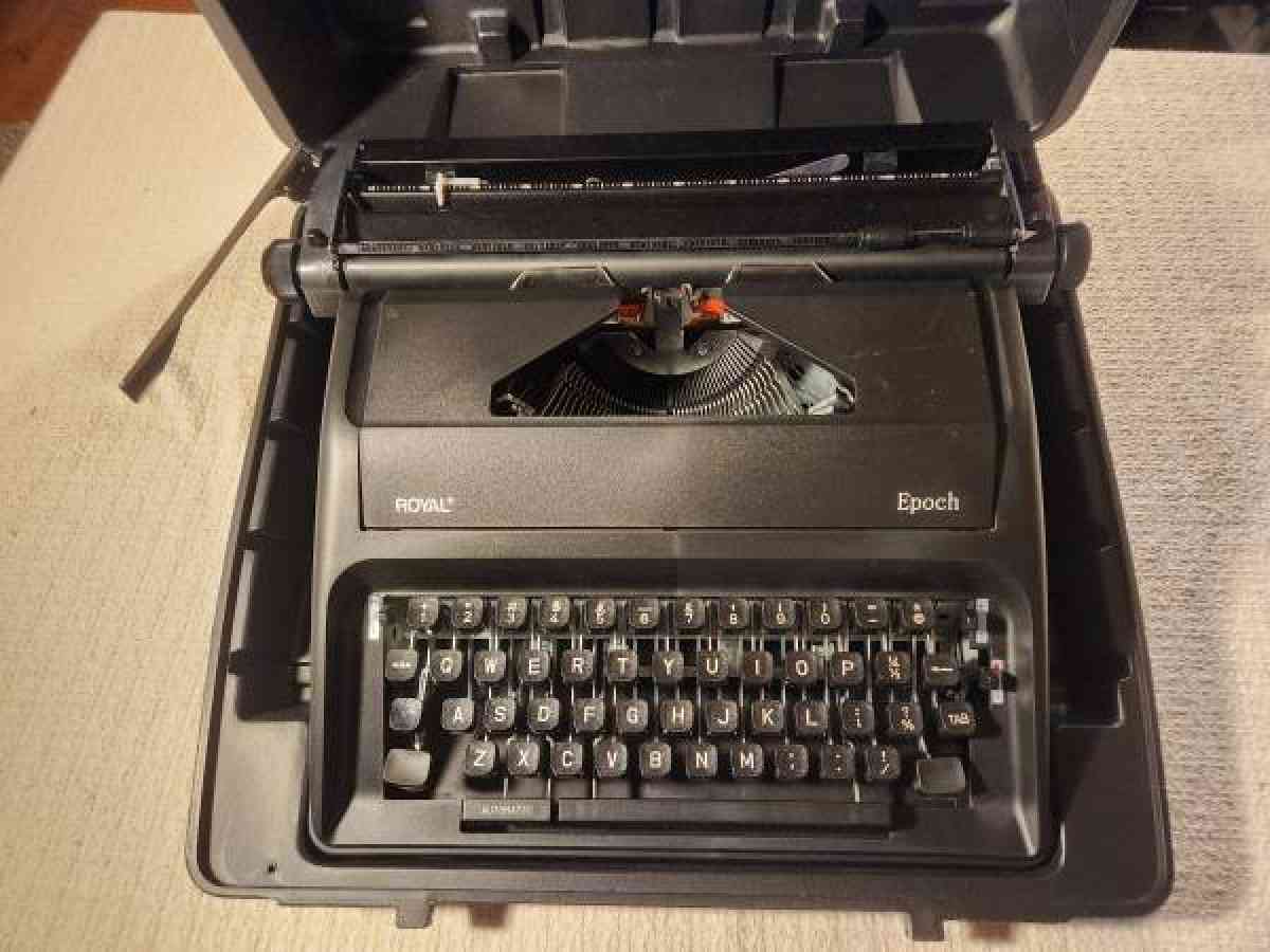 portable typewriter with hard case - Clinton, Massachusetts - FleaMarketBay