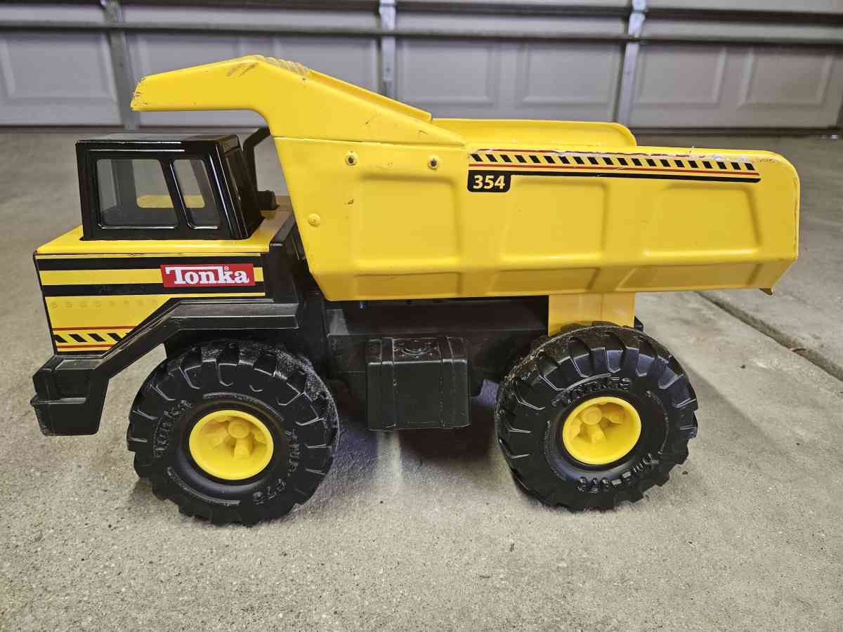 Tonka Construction Dump Truck 354 Yellow - Chicago, Illinois