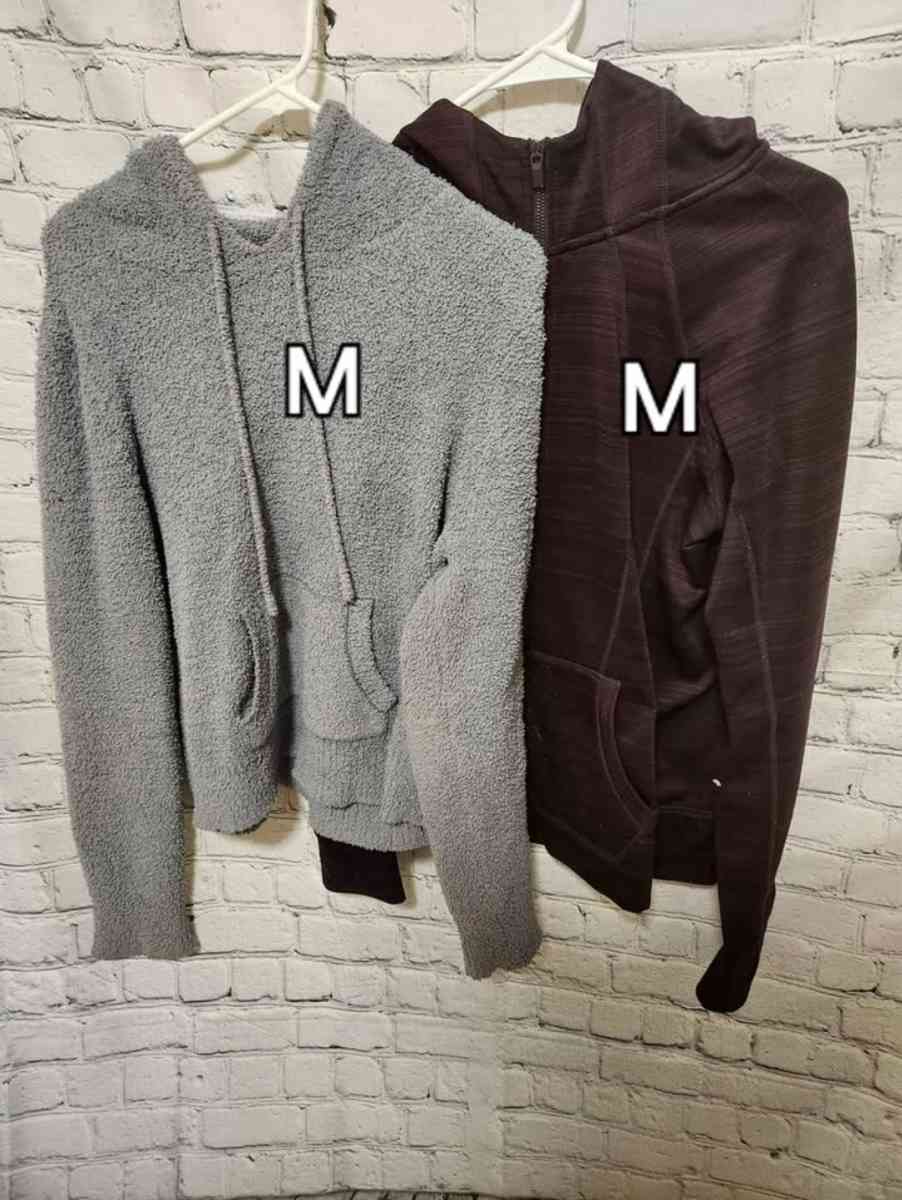 Medium Girls Sweater and Zipper Jacket - Kansas City, Missouri