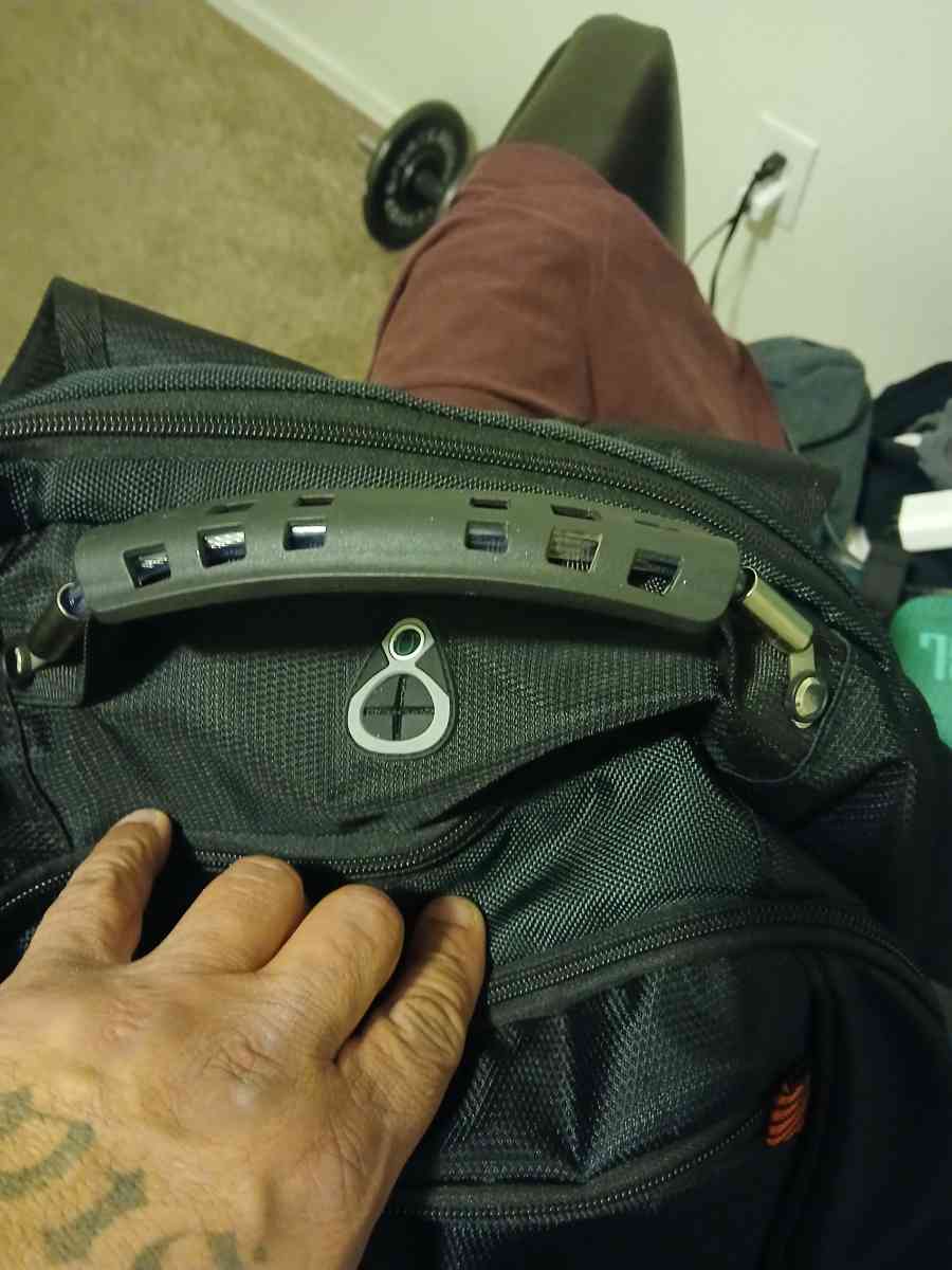 YOREPEK 18 4 LAPTOP BACKPACK W USB PORT - Phoenix, Arizona - FleaMarketBay