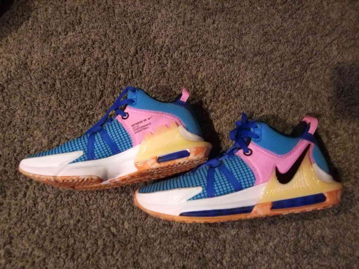 LeBron witness 7s size 10 - South Bend, Indiana