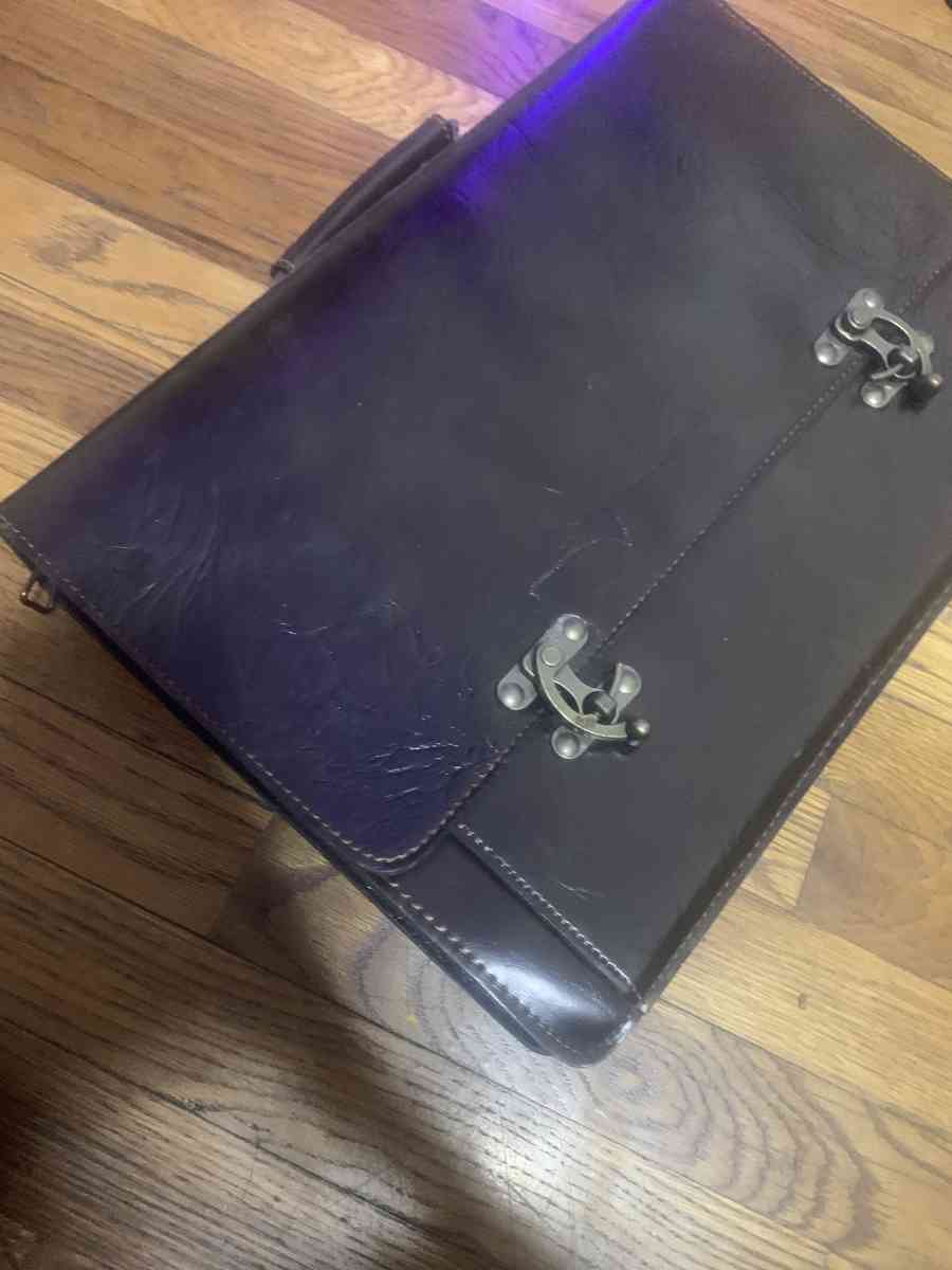 suitcases - Agency, Missouri - FleaMarketBay