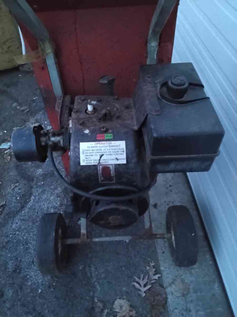 Nice Tomahawk Chipper and Shredder OEM Like New - Williamstown, New Jersey - FleaMarketBay