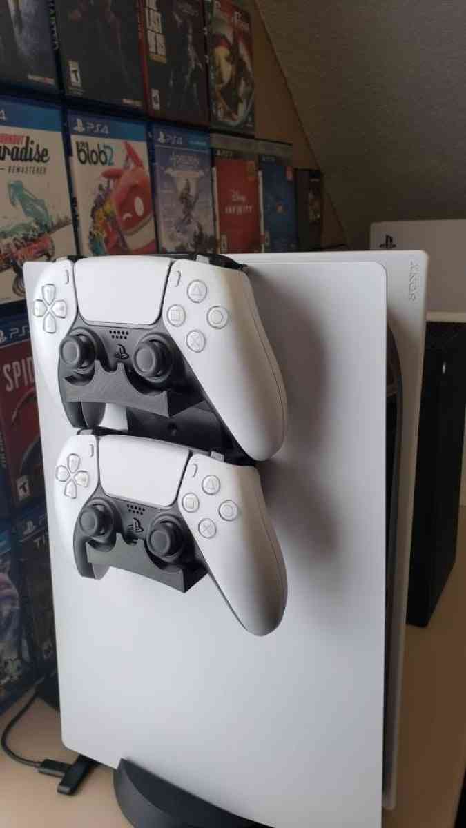 ps5 with 2 controllers - California City, California - FleaMarketBay