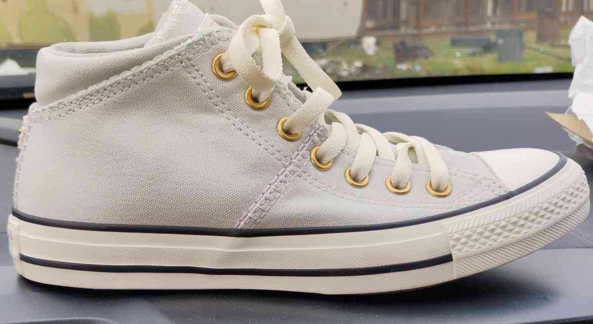 shoes - Los Banos, California - FleaMarketBay