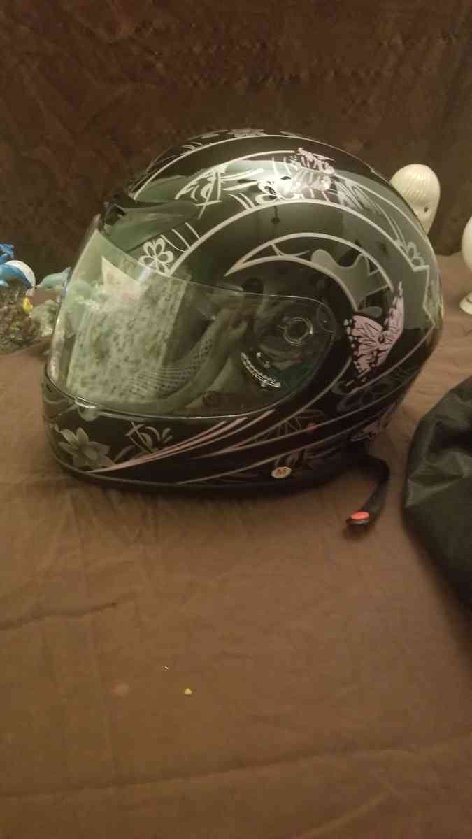 ladys helmet - Pensacola, Florida - FleaMarketBay