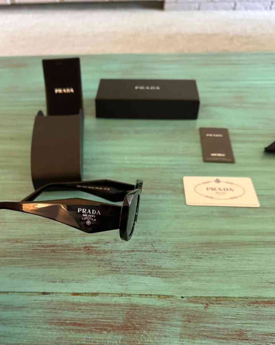 Prada Sunglasses - Benton, Arkansas - FleaMarketBay