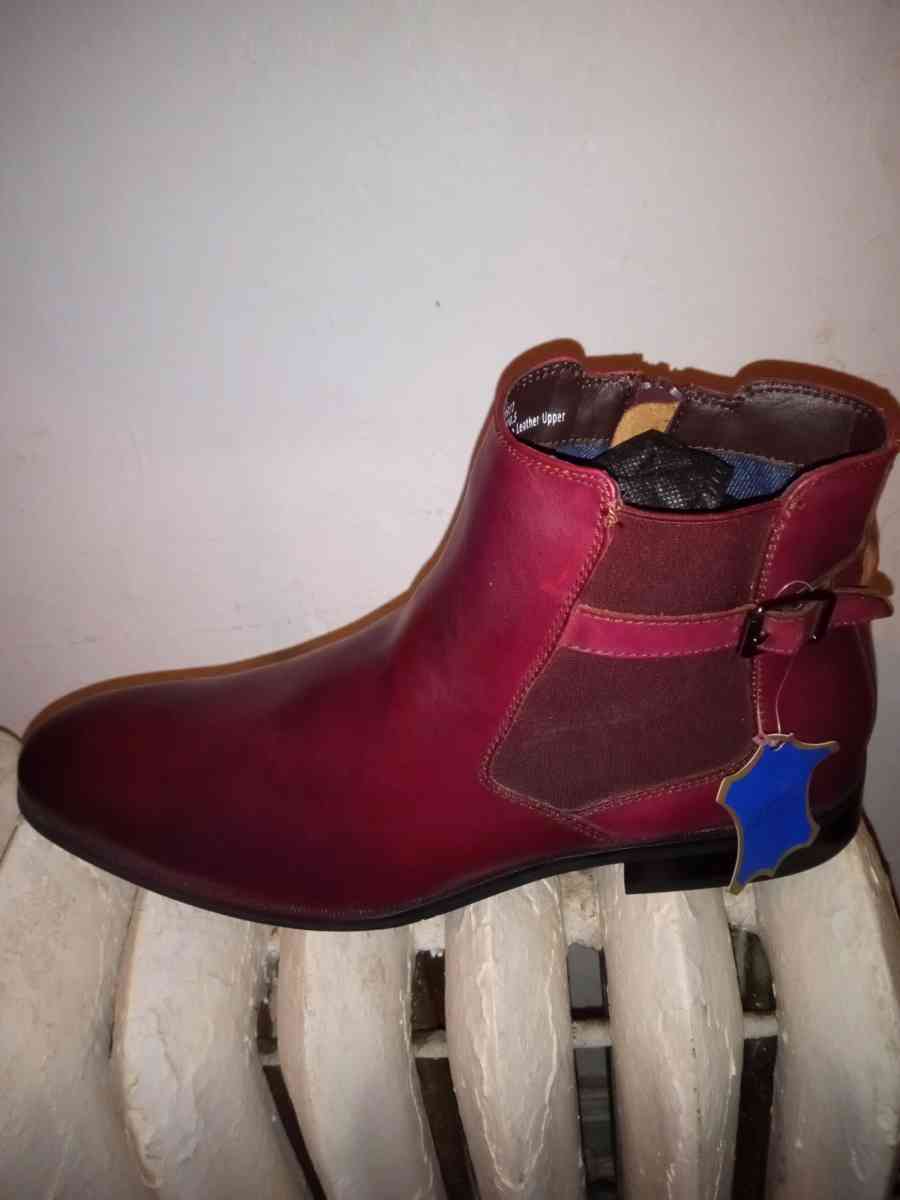 SELLING MY BRAND NEW NEVER USED LA MILANO BURGUNDY SHOES - Staten Island, New York