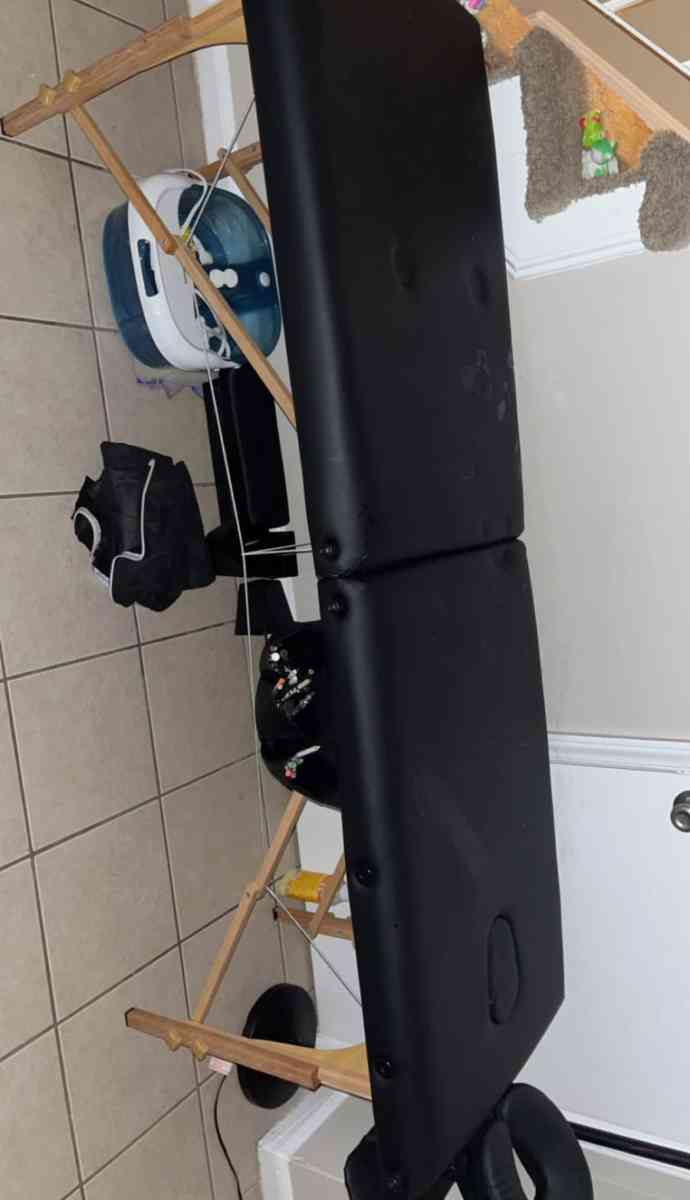 Massage Table - Charlotte, North Carolina - FleaMarketBay