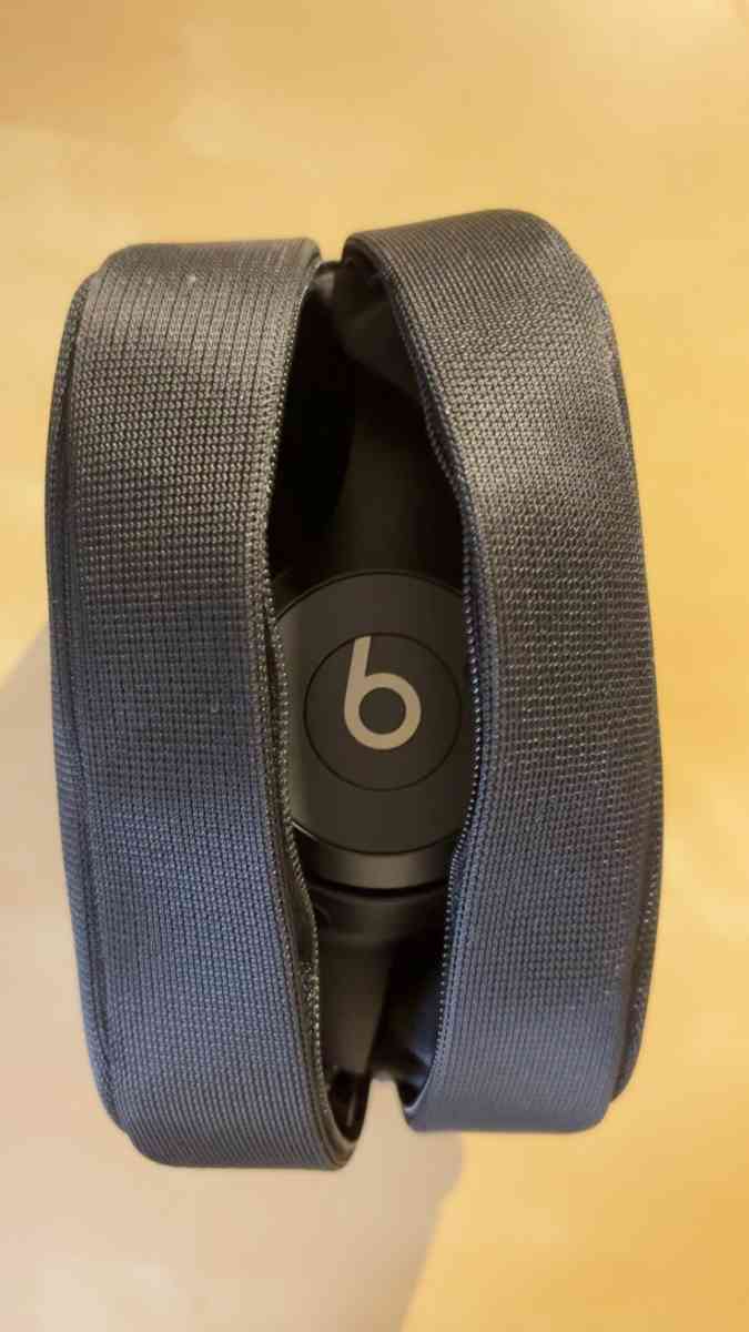 Beats by Dre Wireless Bluetooth Headphones - West Warwick, Rhode Island - FleaMarketBay