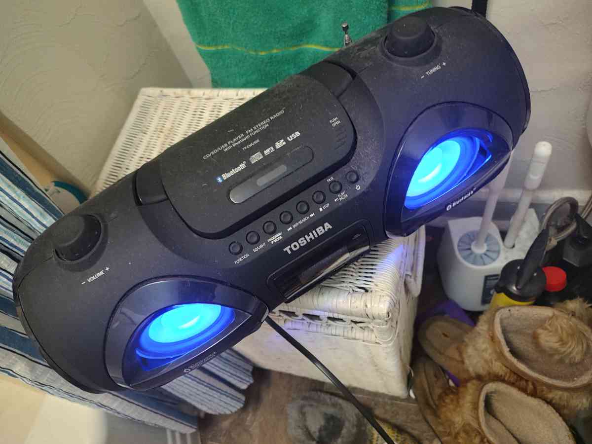 Toshiba CD Bluetooth radio