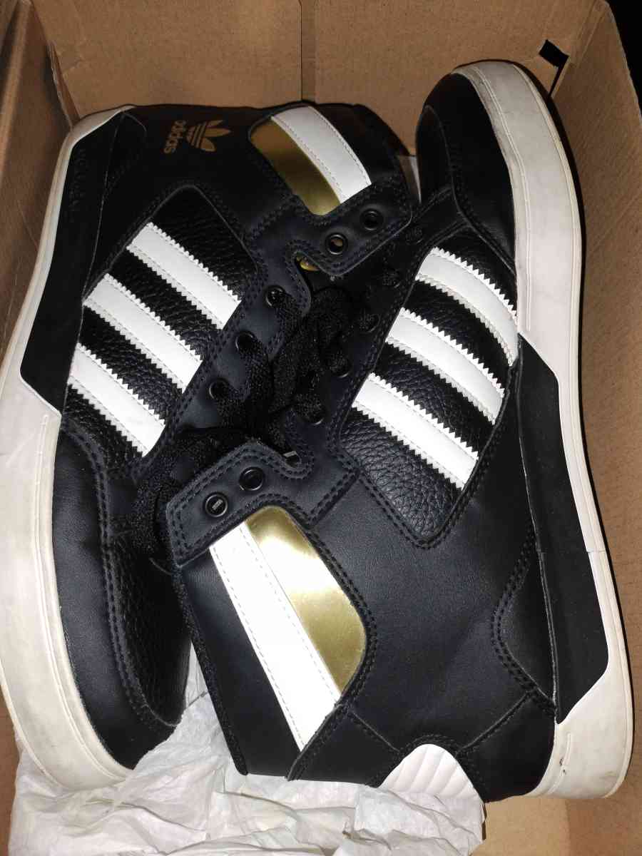 Like new condition 98 NIKE and Adidas - Englewood, New Jersey - FleaMarketBay