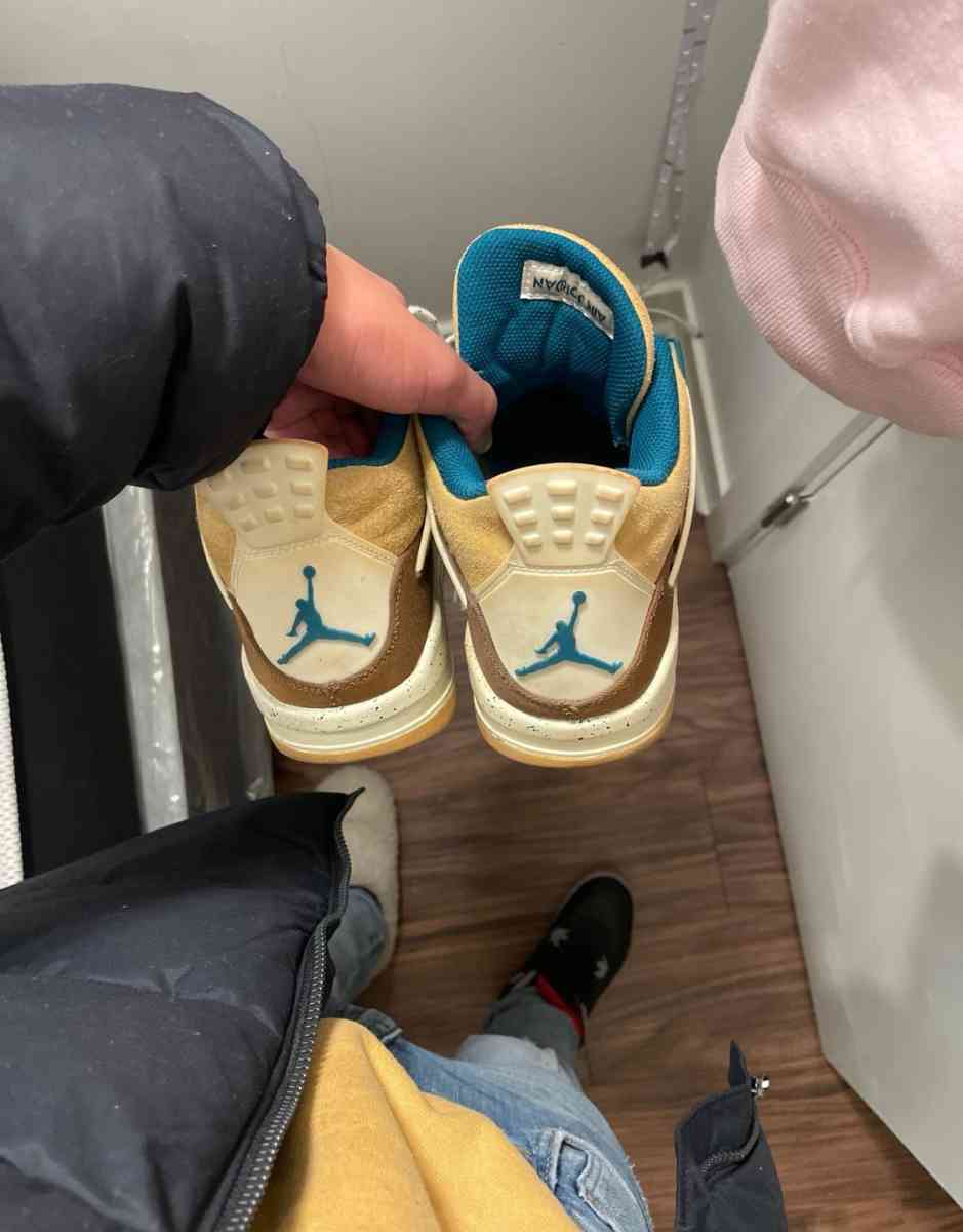 Jordans 4 - Chicago, Illinois - FleaMarketBay