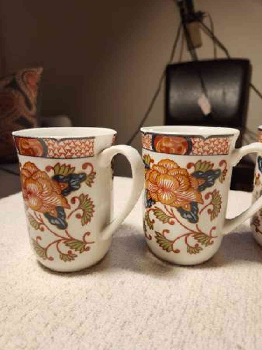 Vintage porcelain mugs - Clinton, Massachusetts - FleaMarketBay
