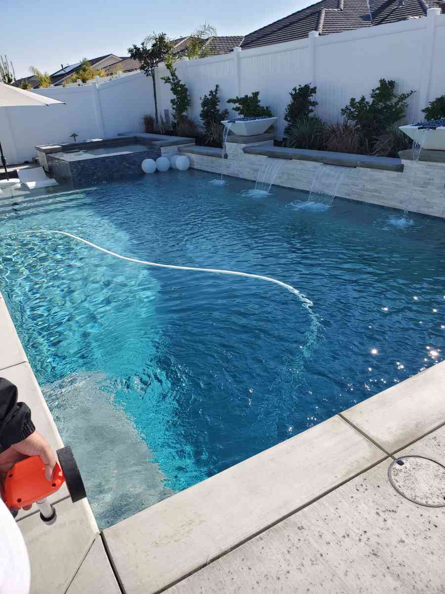 swimming pool - Bakersfield, California - FleaMarketBay