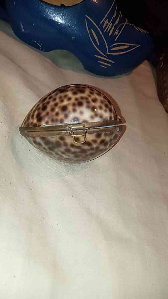 Different Antiques - Yatesville, Georgia - FleaMarketBay