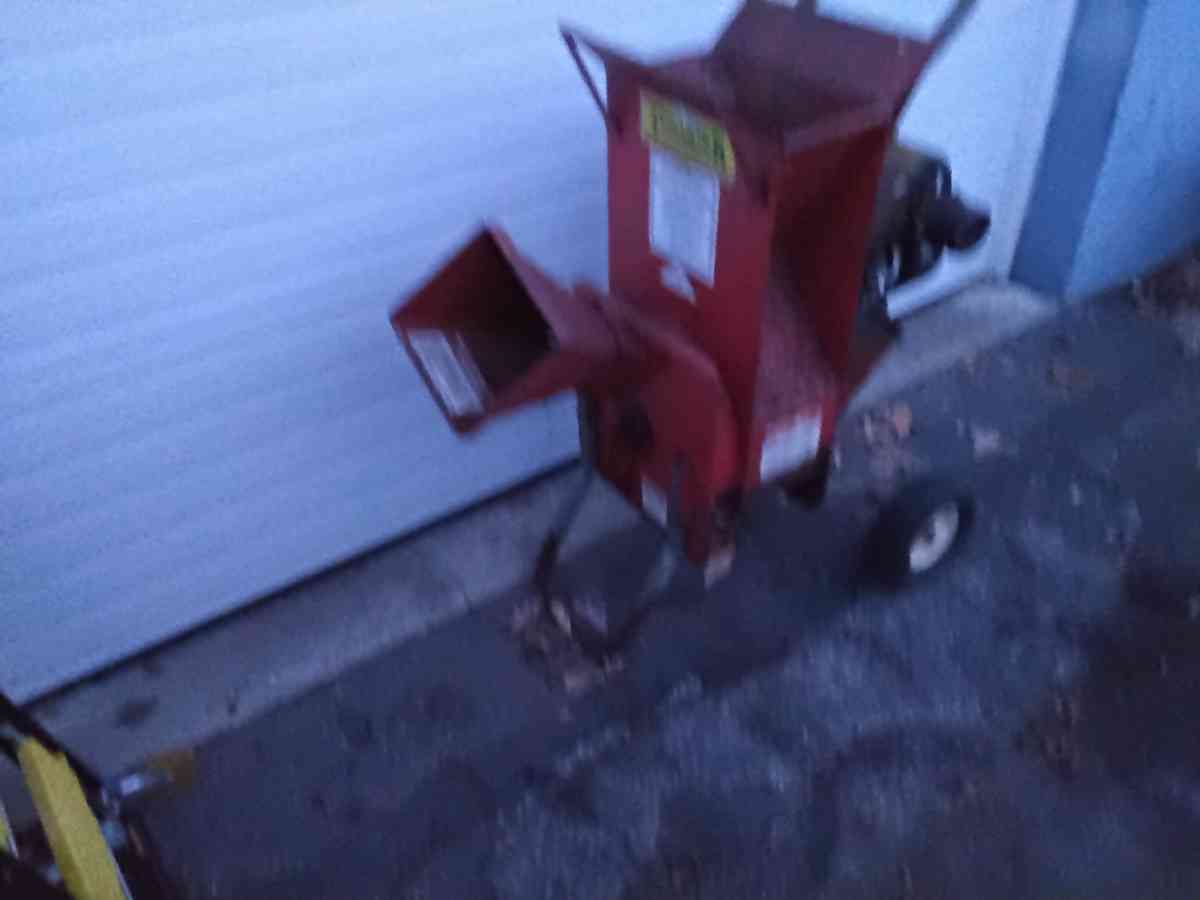 Nice Tomahawk Chipper and Shredder OEM Like New - Williamstown, New Jersey - FleaMarketBay