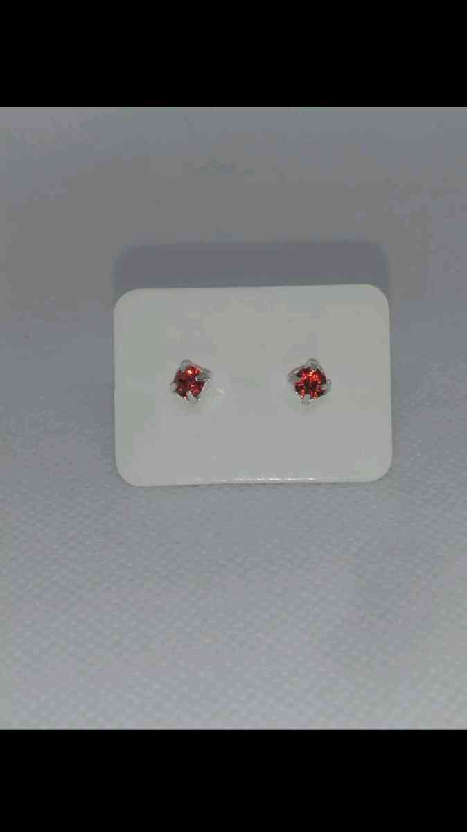 6 Earrings Studs Set Medium - Roanoke, Virginia - FleaMarketBay