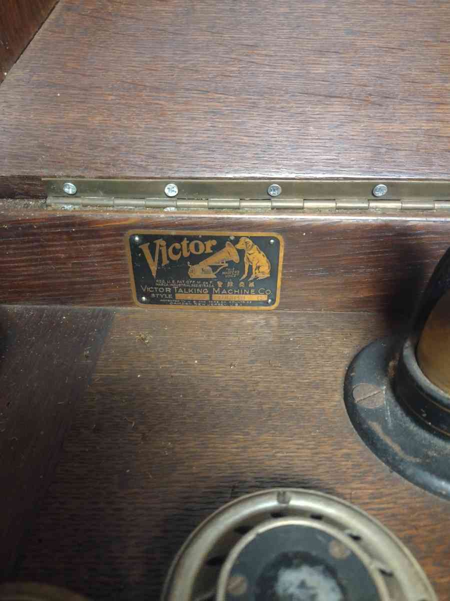 Victor victrola talking machine - Vidor, Texas - FleaMarketBay