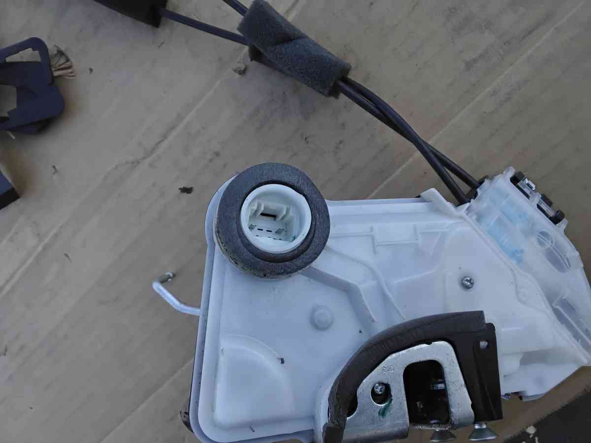 2018 Honda Civic Left Front Door Power Handles Like New - Williamstown, New Jersey - FleaMarketBay