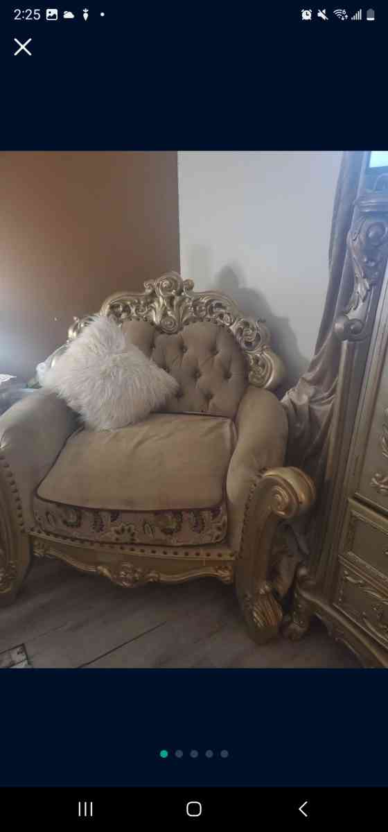 bedroom Italian Furniture Gold 7pices - Adelanto, California - FleaMarketBay