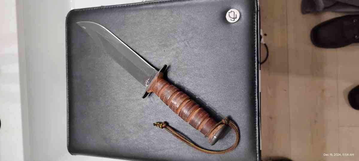 Commemorative 1992 USMC KaBar Fixed Blade Knife with Sheath - Mesa, Arizona