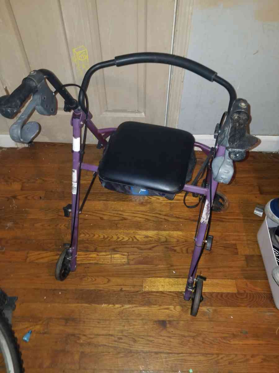 medline walker for elderly or disabled people - Greenville, South Carolina - FleaMarketBay