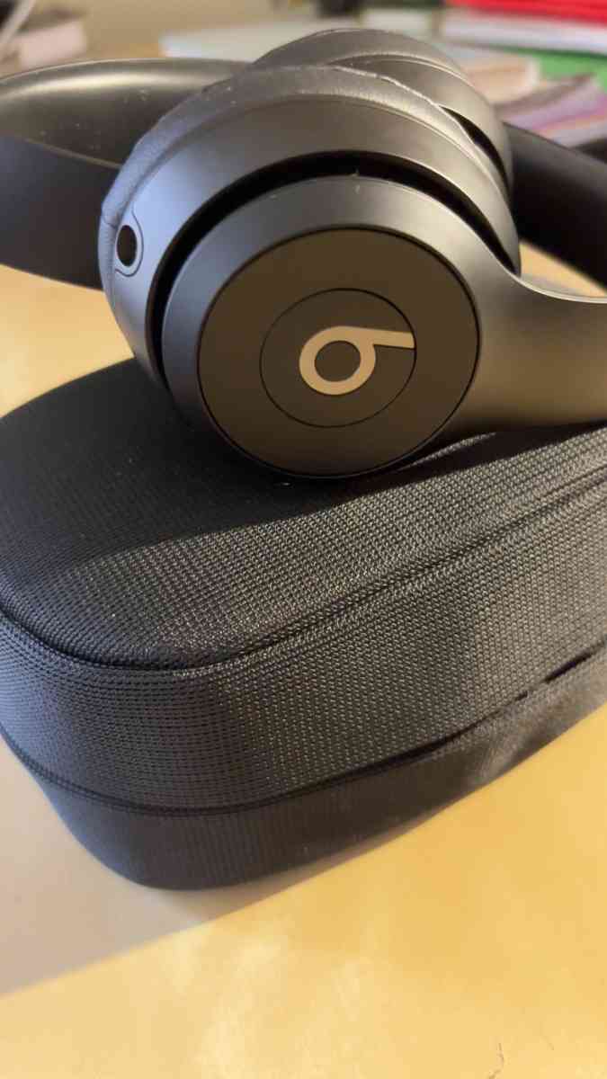 Beats by Dre Wireless Bluetooth Headphones - West Warwick, Rhode Island - FleaMarketBay