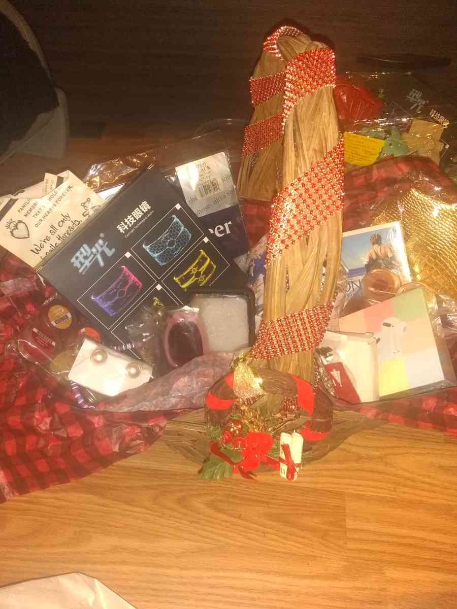 womens Christmas gift basket - Pensacola, Florida - FleaMarketBay