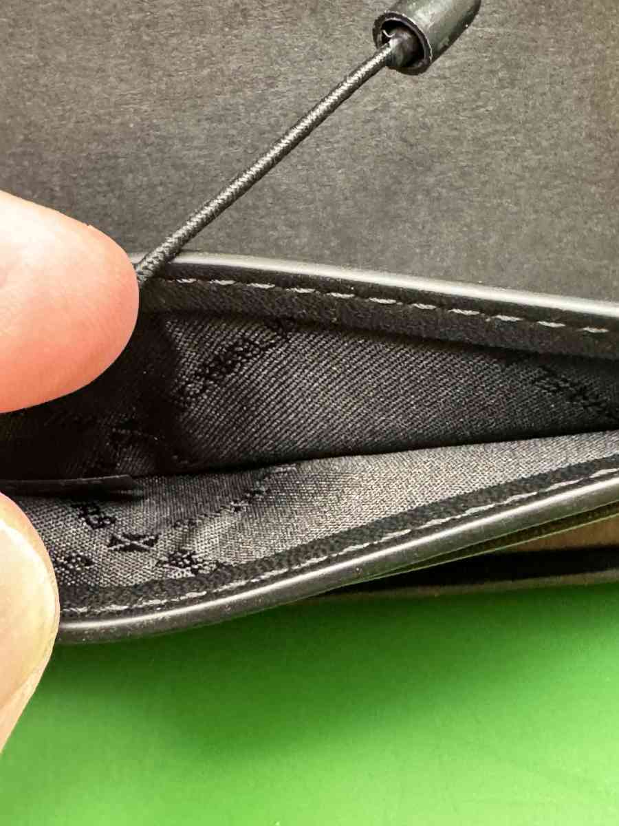 2042HPSR New Brown  Black Michael Kors Slim Holder With Key - Gallatin, Tennessee - FleaMarketBay