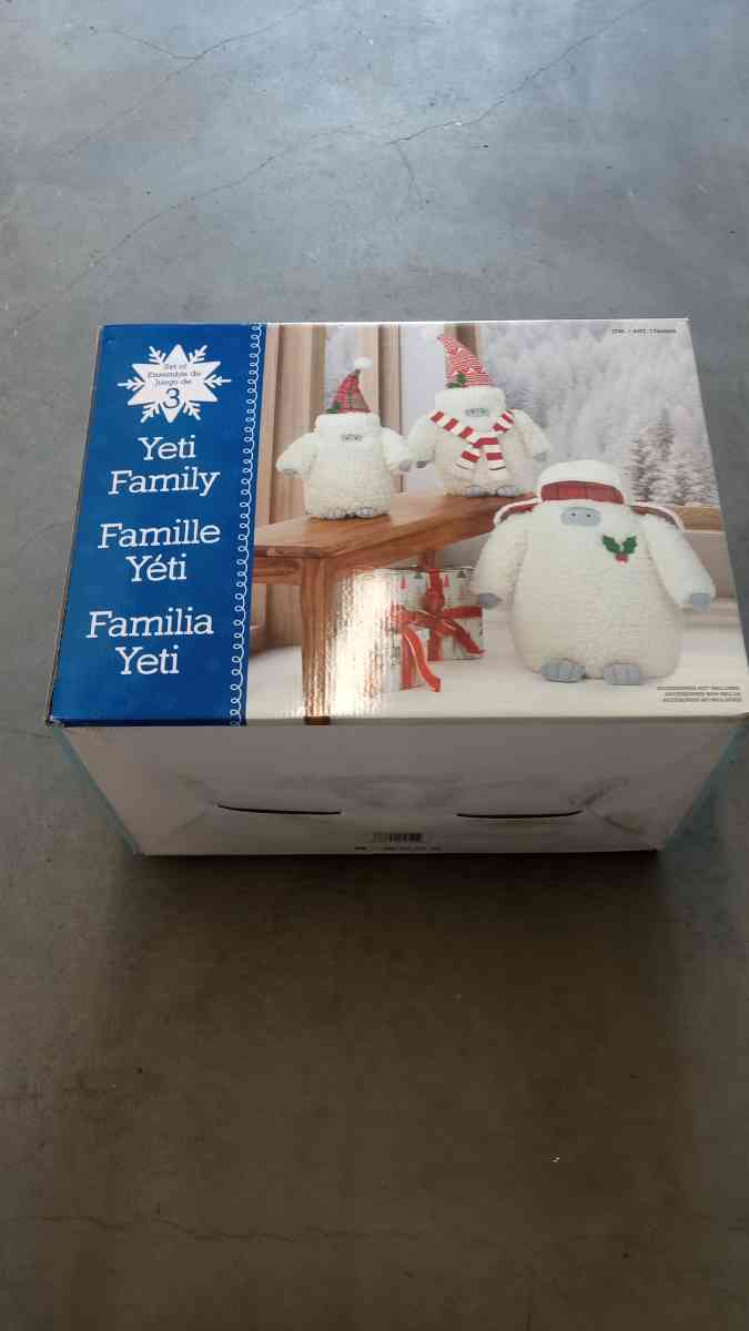 Christmas set of ensemble yeti family - Atherton, California - FleaMarketBay