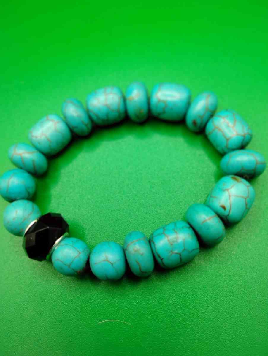 Beaded bracelets and more - Woodburn, Iowa - FleaMarketBay