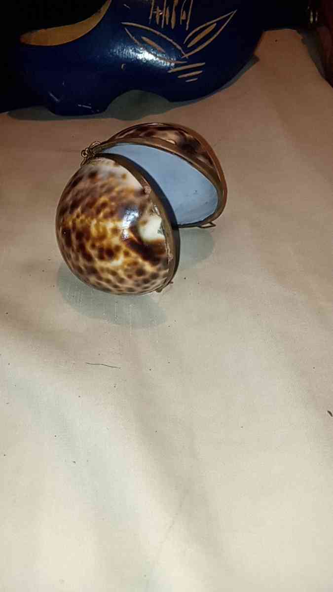 Different Antiques - Yatesville, Georgia - FleaMarketBay