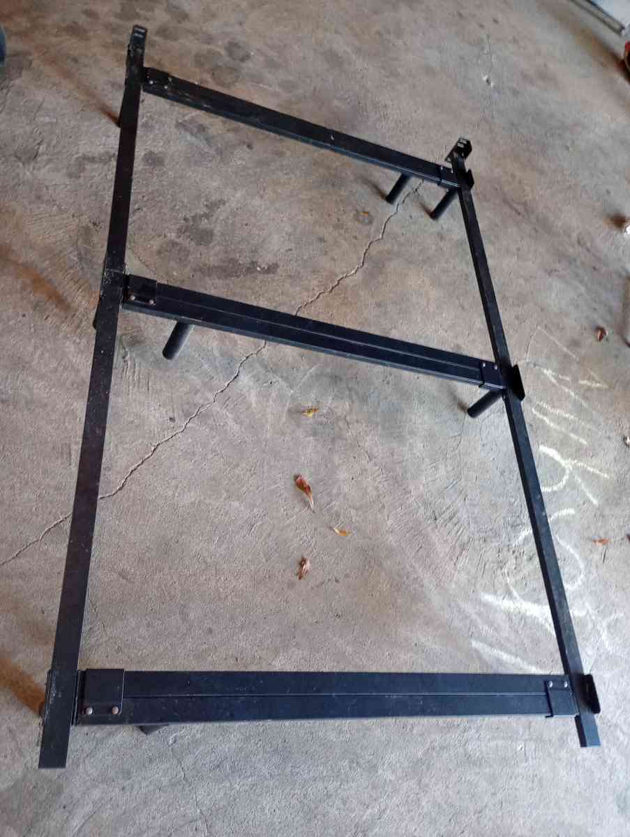 Universal Bedframe Full to King - Laurel, Mississippi - FleaMarketBay