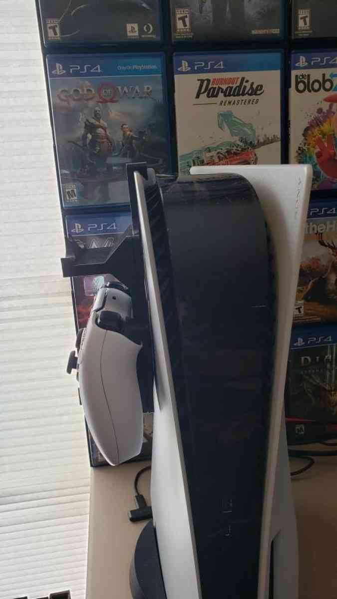 ps5 with 2 controllers - California City, California - FleaMarketBay