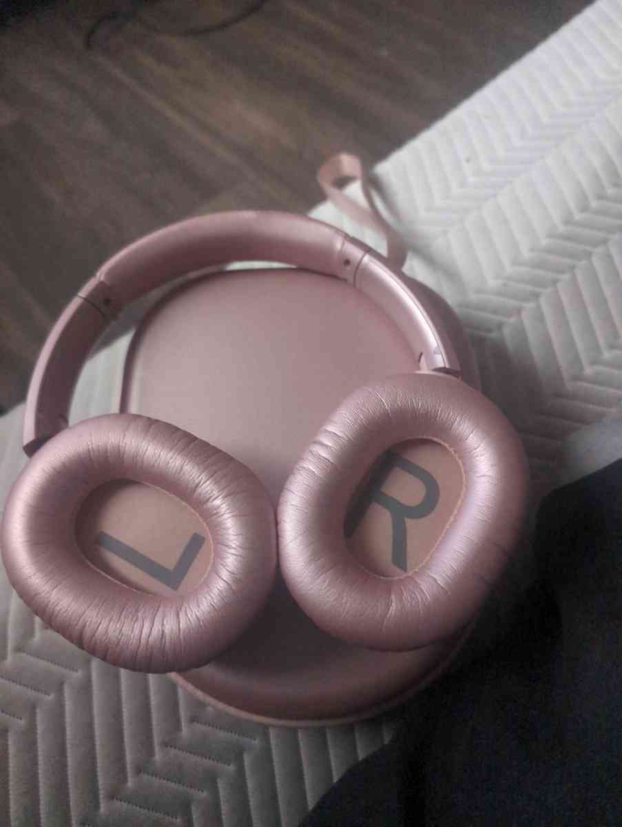 zihnic over the ear headphones - San Antonio, Texas - FleaMarketBay