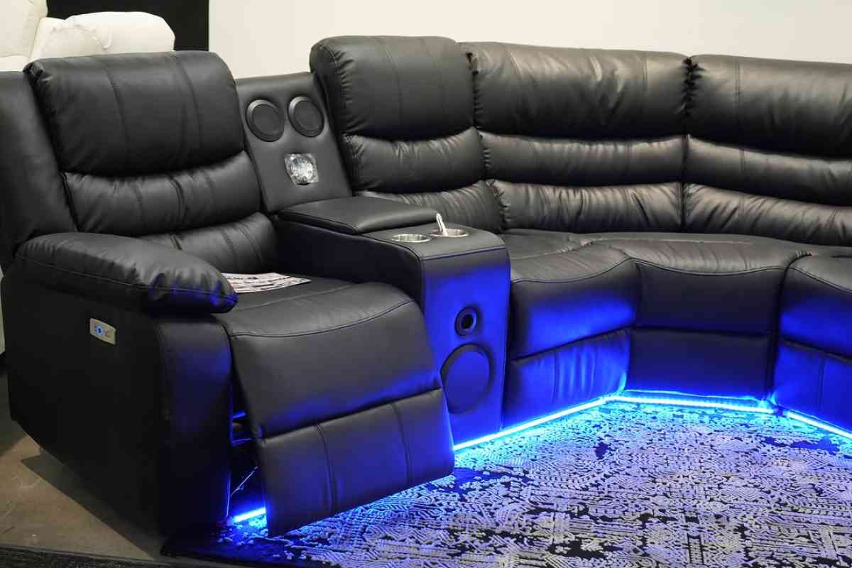 Se vende Seccional Reclinable electrico - Hialeah, Florida - FleaMarketBay